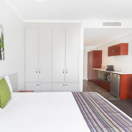 Abode Narrabundah Hotel Canberra Exterior photo