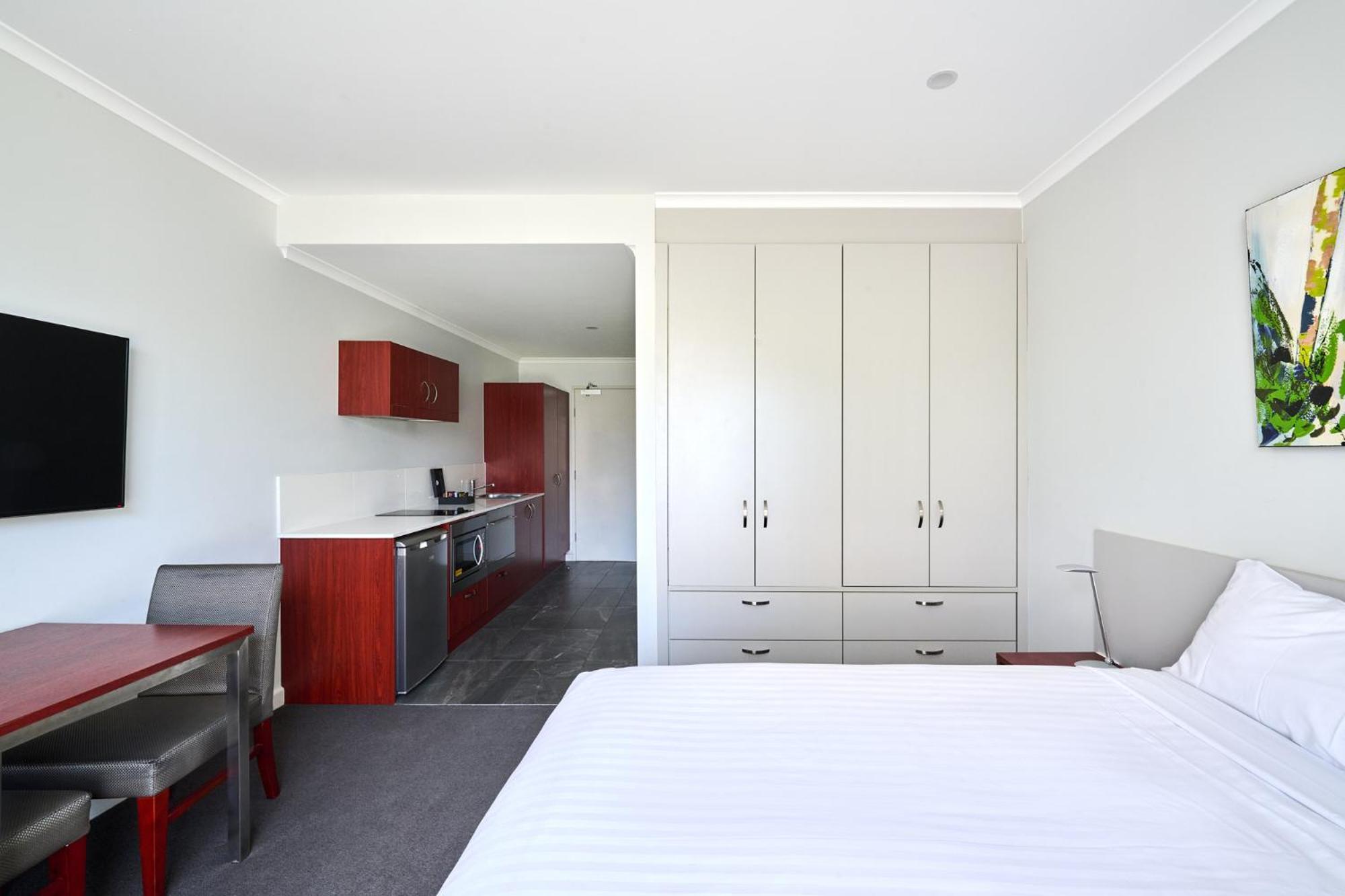 Abode Narrabundah Hotel Canberra Exterior photo