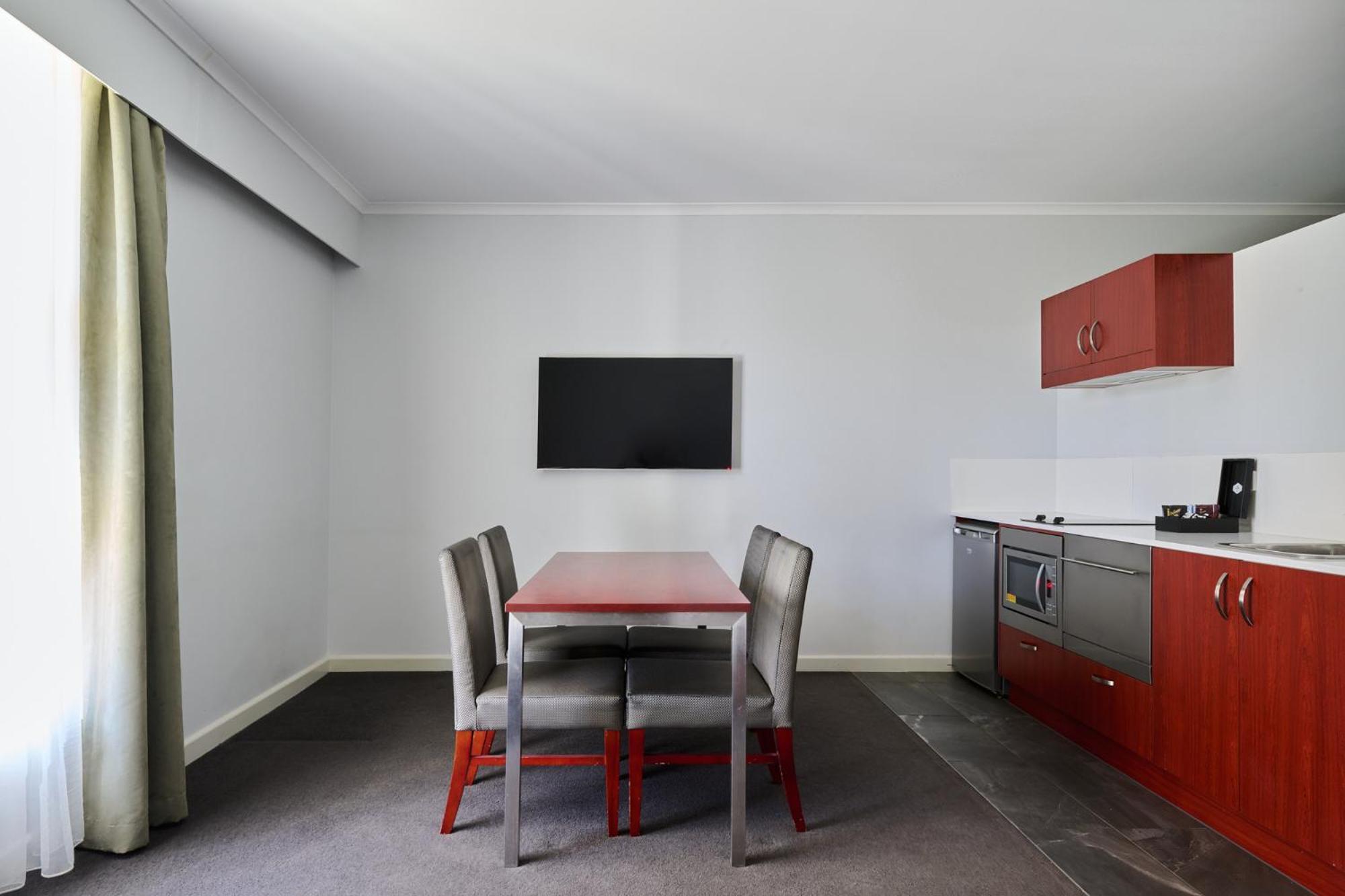 Abode Narrabundah Hotel Canberra Exterior photo