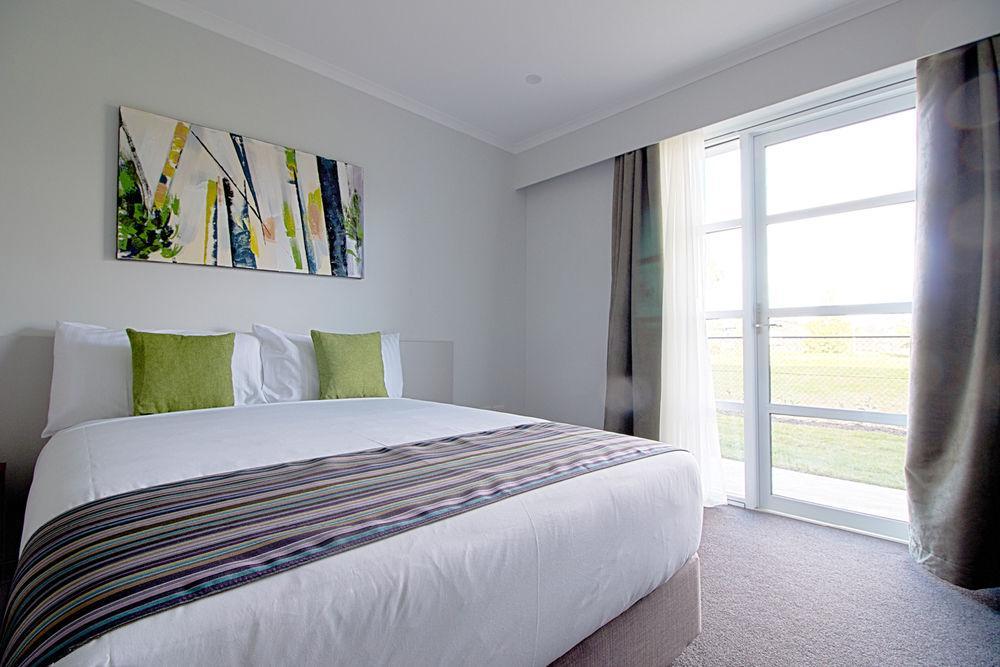 Abode Narrabundah Hotel Canberra Exterior photo