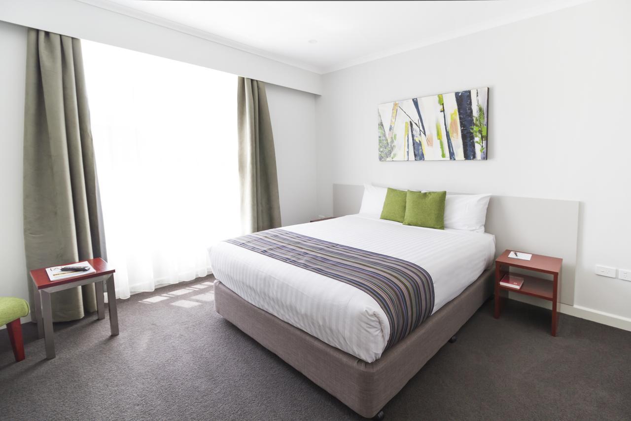 Abode Narrabundah Hotel Canberra Exterior photo
