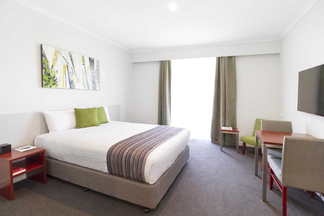 Abode Narrabundah Hotel Canberra Exterior photo