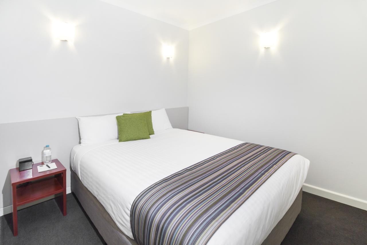 Abode Narrabundah Hotel Canberra Exterior photo