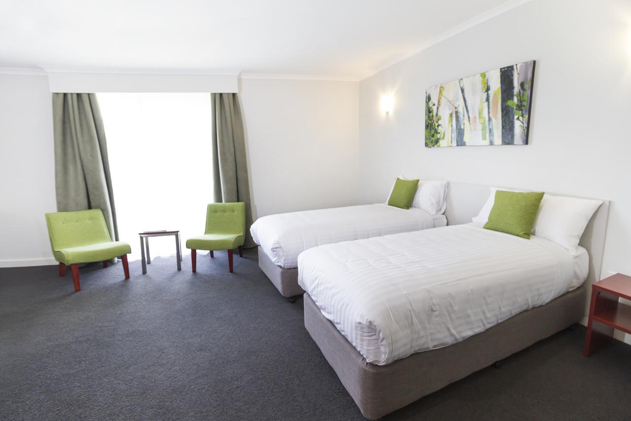 Abode Narrabundah Hotel Canberra Exterior photo