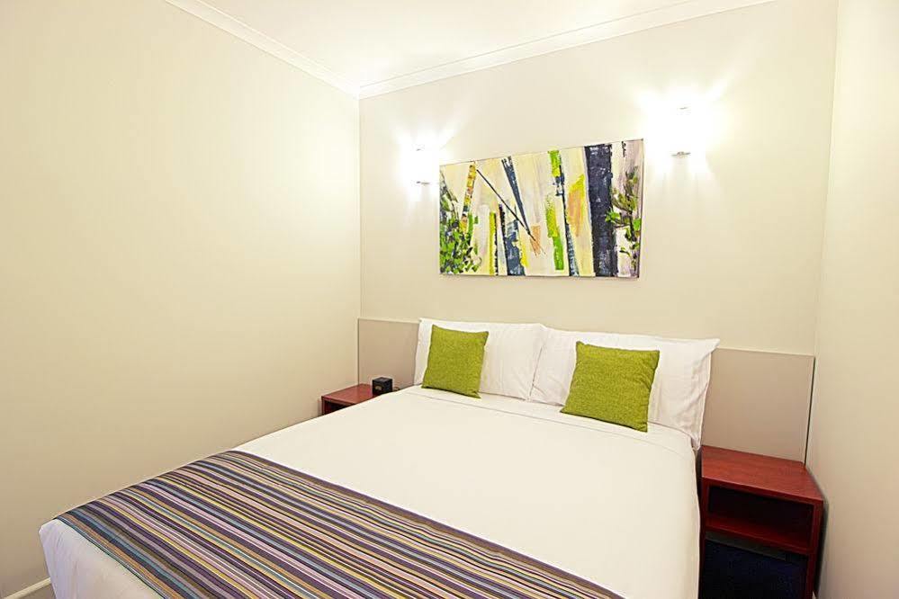 Abode Narrabundah Hotel Canberra Exterior photo