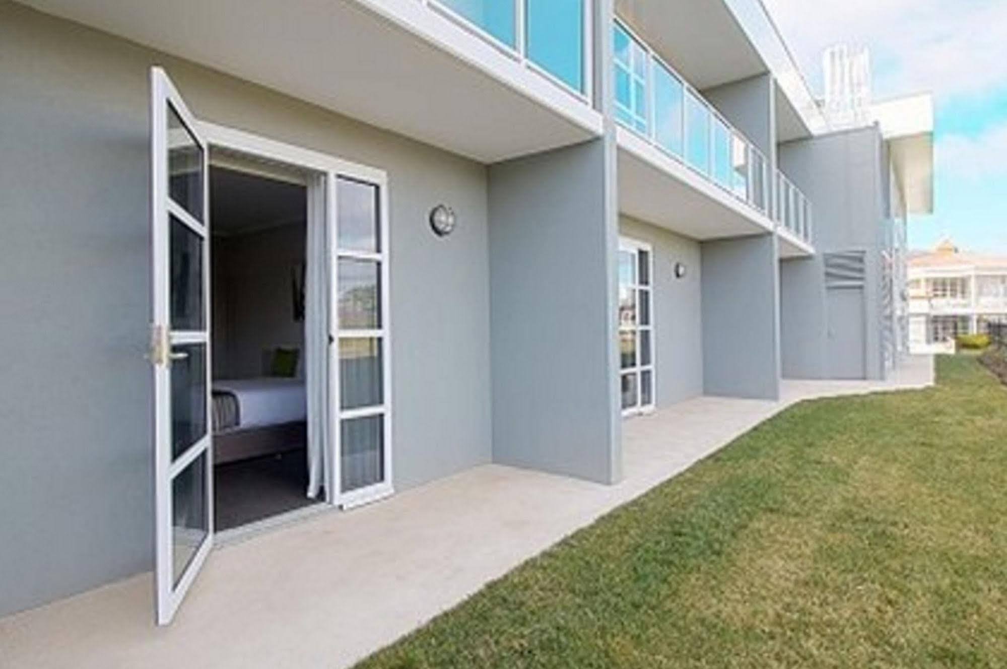 Abode Narrabundah Hotel Canberra Exterior photo