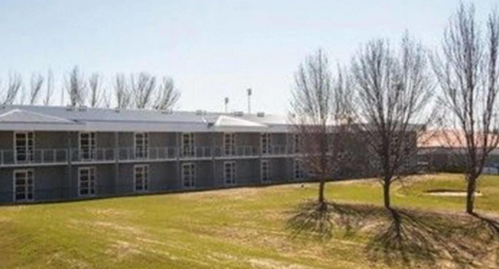 Abode Narrabundah Hotel Canberra Exterior photo