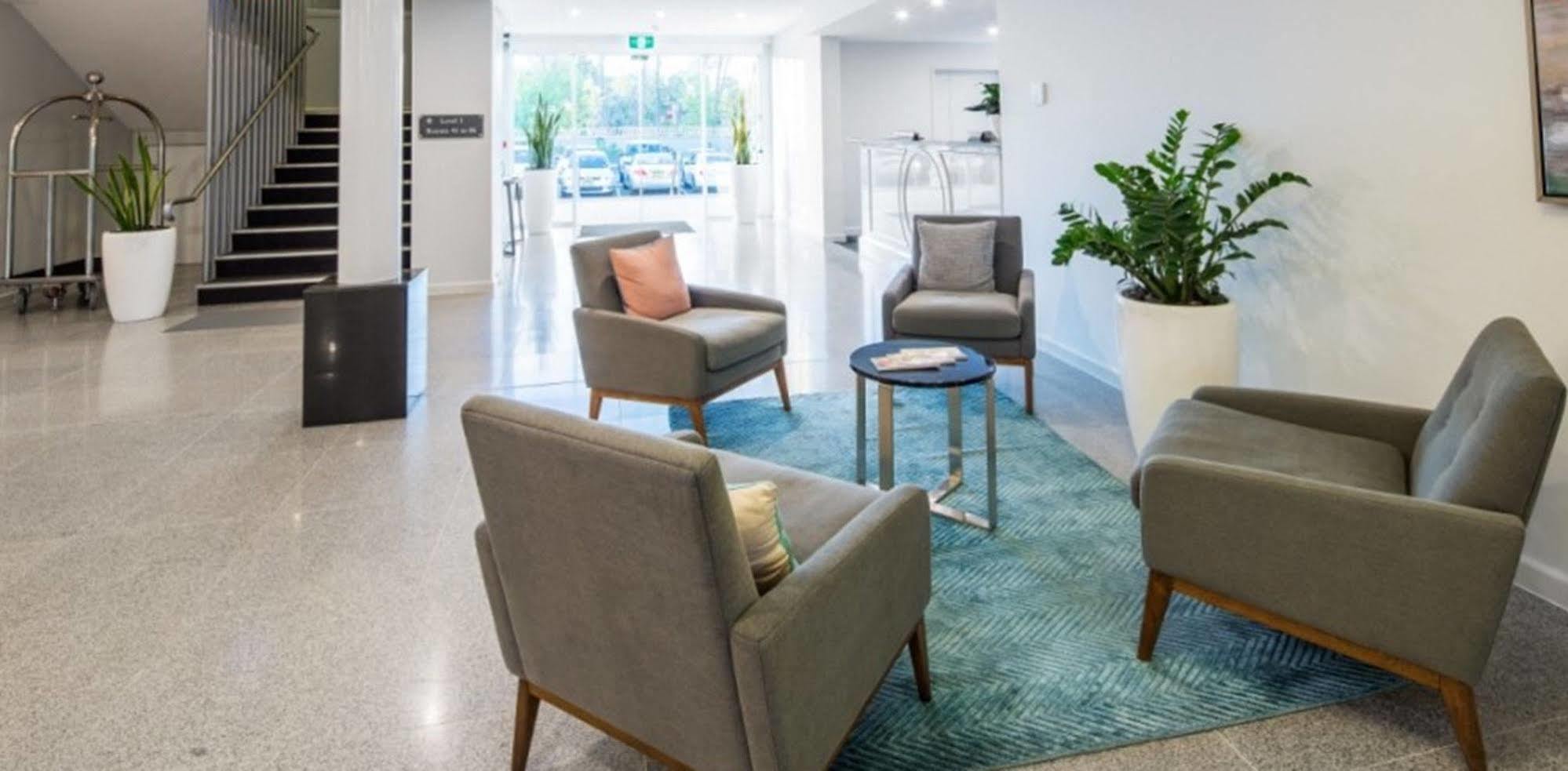 Abode Narrabundah Hotel Canberra Exterior photo