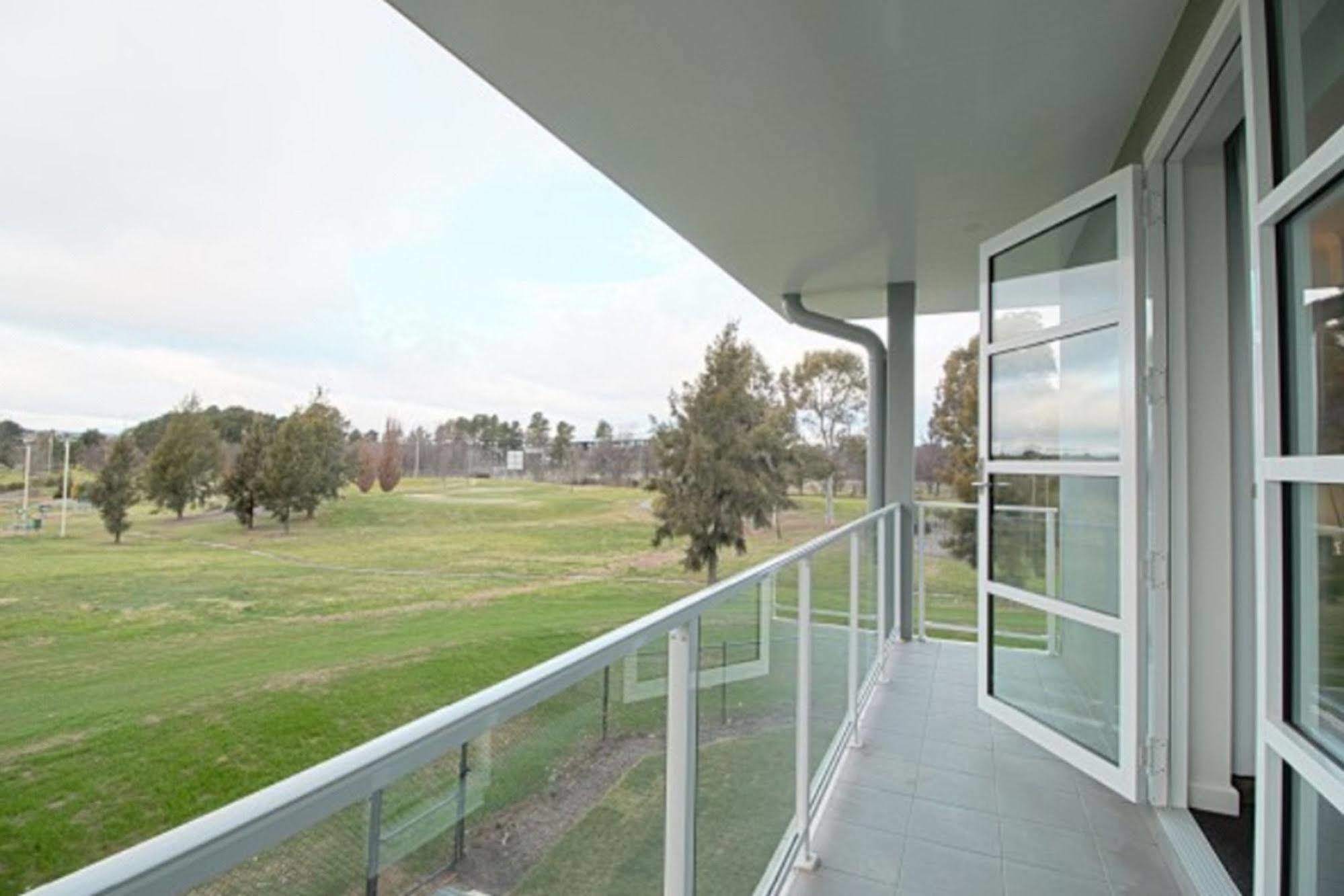 Abode Narrabundah Hotel Canberra Exterior photo