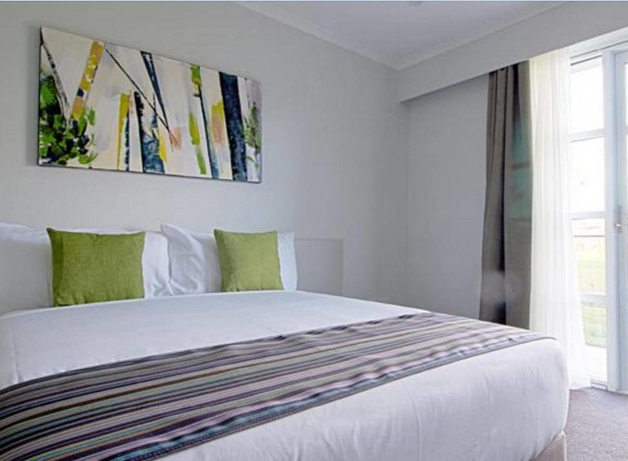 Abode Narrabundah Hotel Canberra Exterior photo