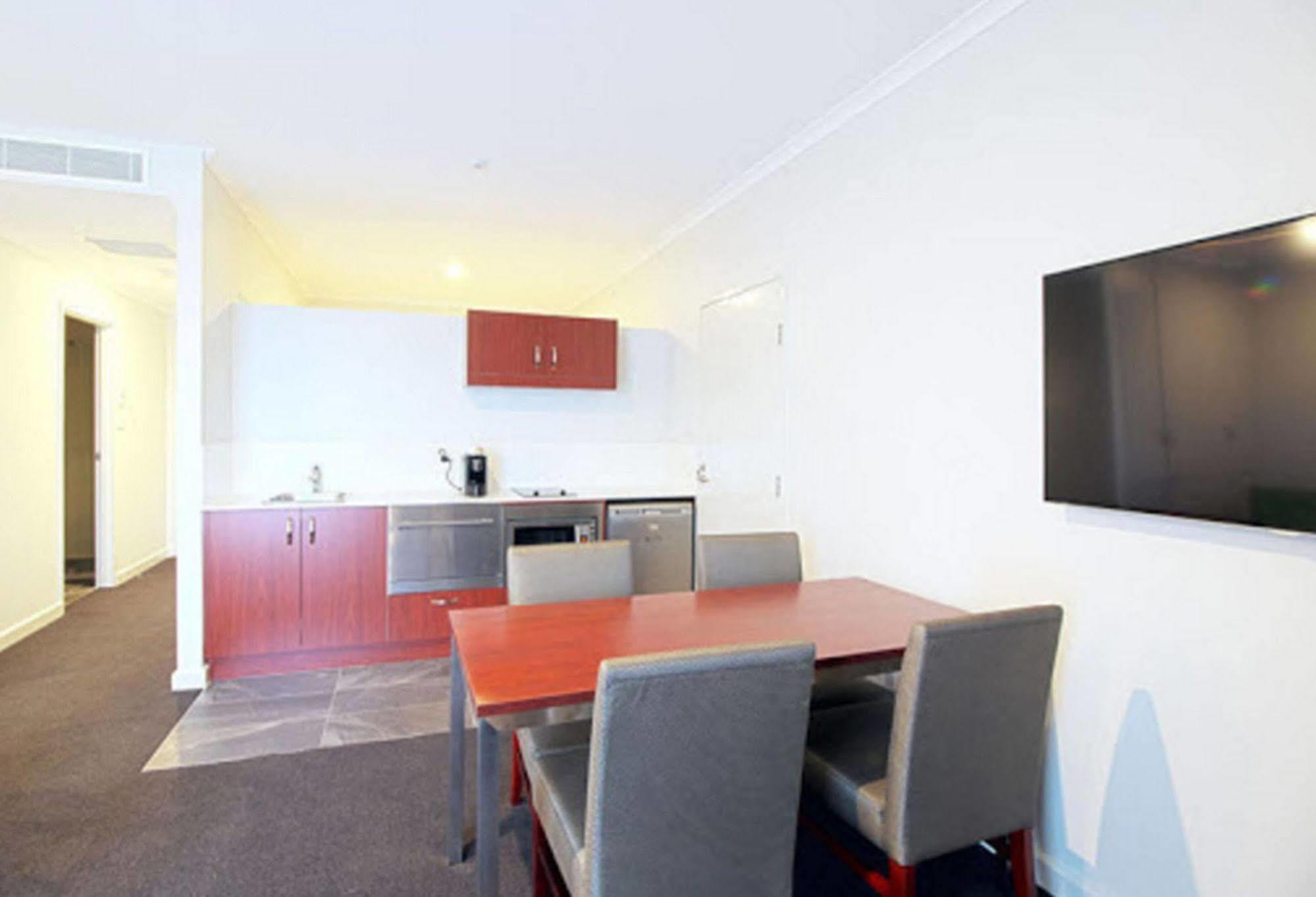 Abode Narrabundah Hotel Canberra Exterior photo