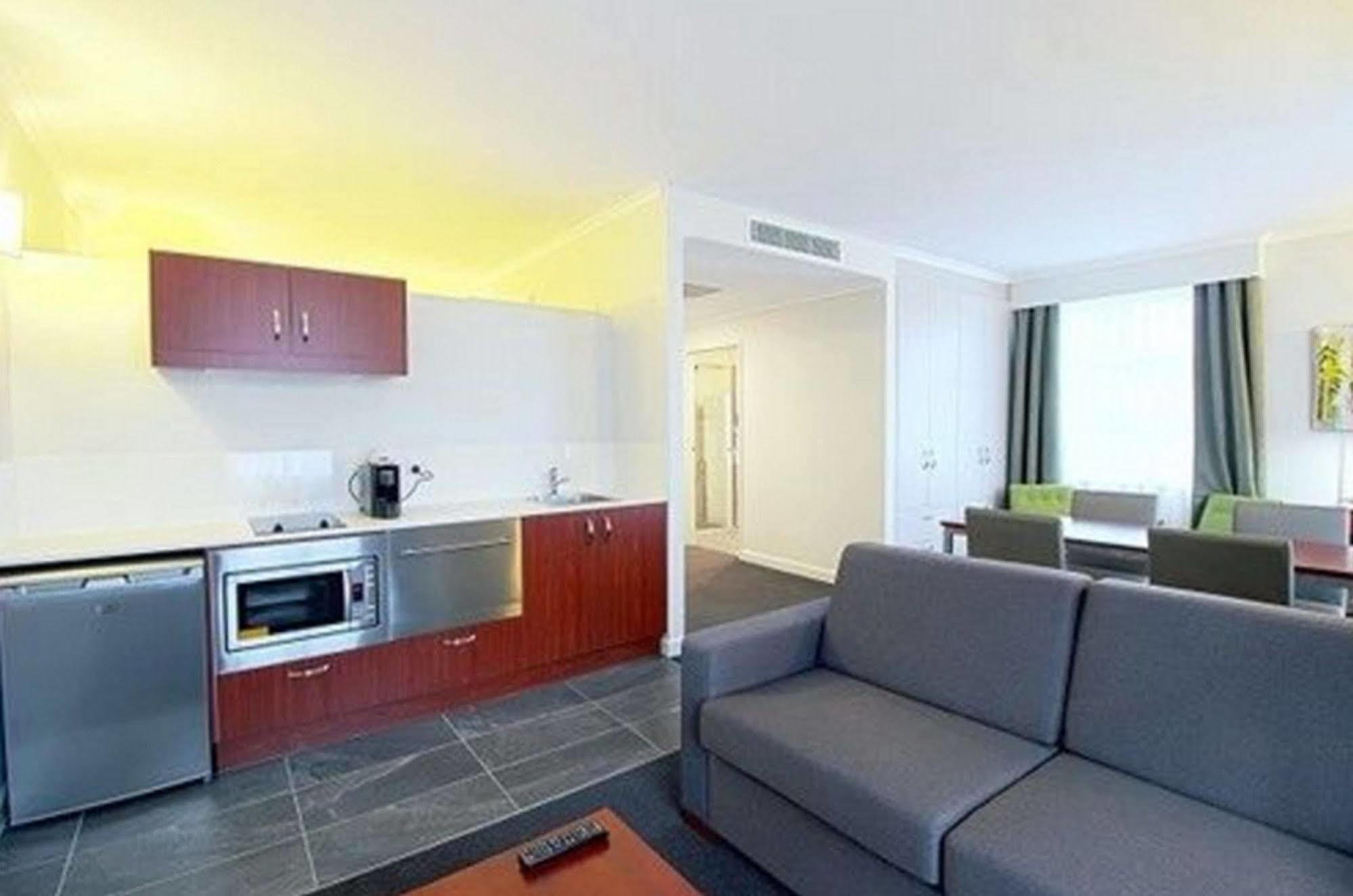 Abode Narrabundah Hotel Canberra Exterior photo
