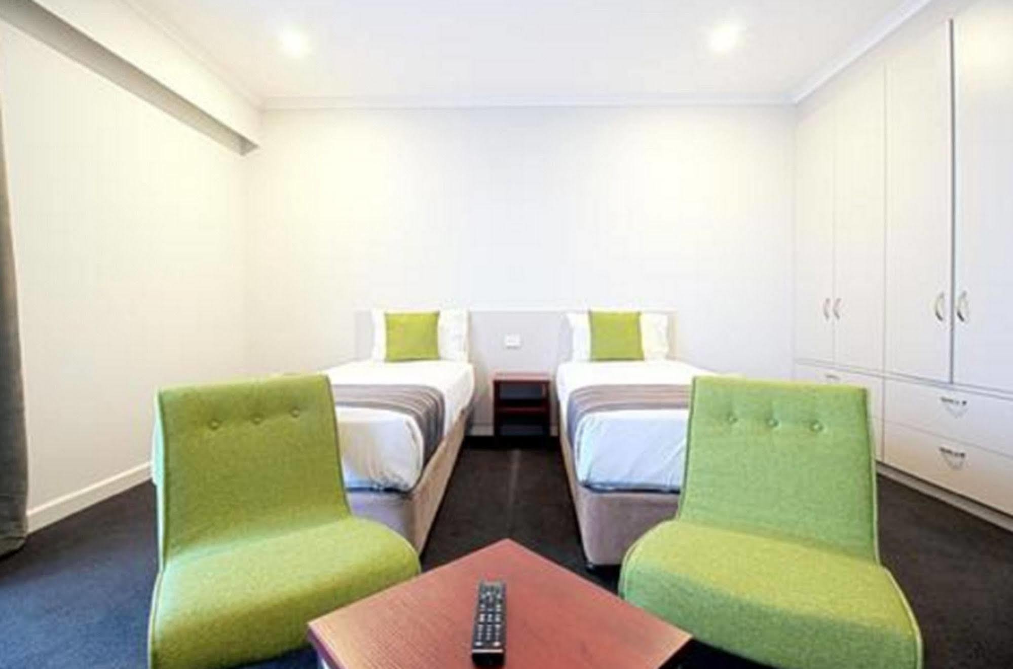 Abode Narrabundah Hotel Canberra Exterior photo