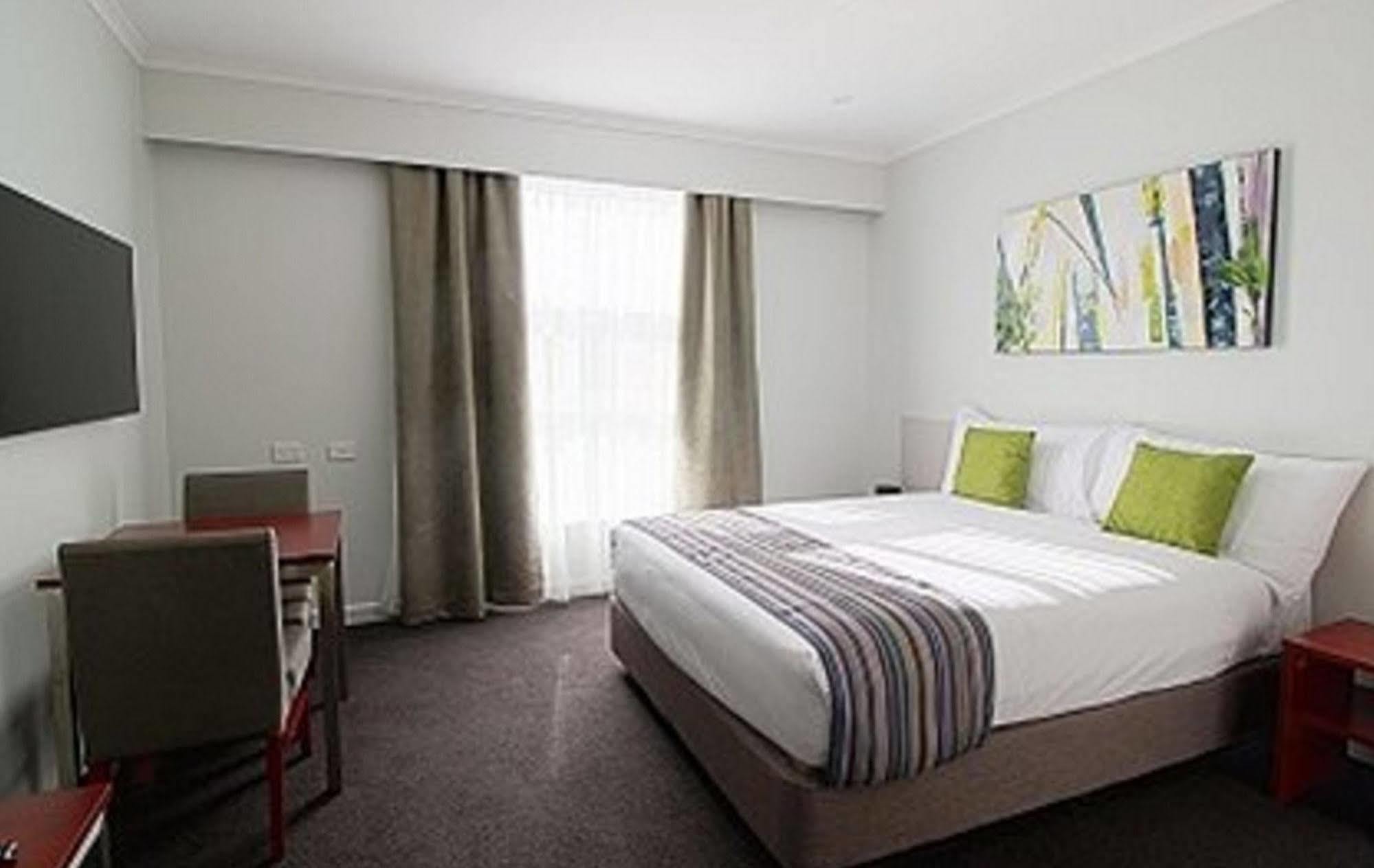 Abode Narrabundah Hotel Canberra Exterior photo
