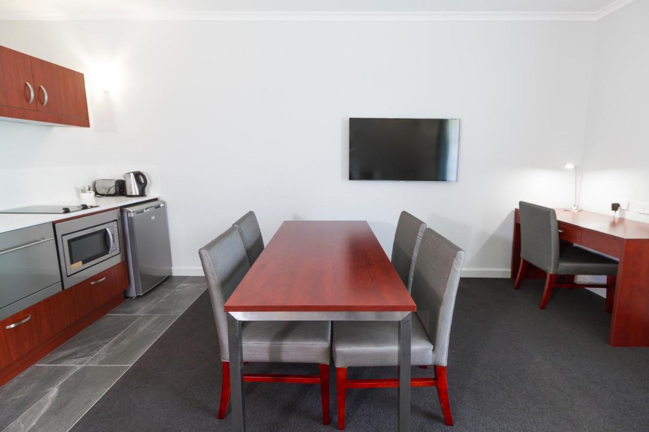 Abode Narrabundah Hotel Canberra Exterior photo